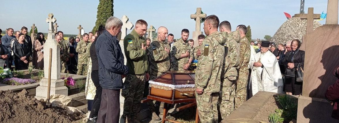 Село у розпачі і жалобі. Зі слізьми, молитвою і на колінах попрощались з Михайлом Яцковським