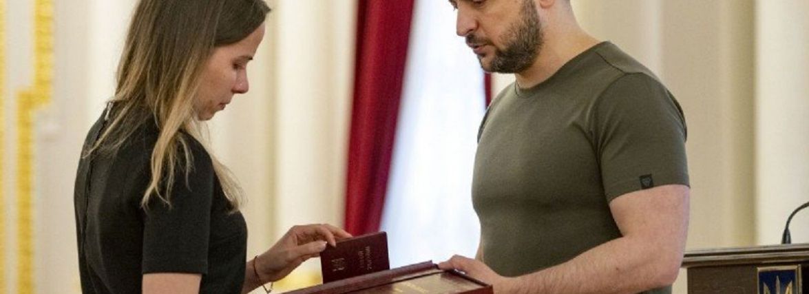 Президент посмертно нагородив Героя з Тернопільщини Віталія Скакуна, який підірвав із собою міст