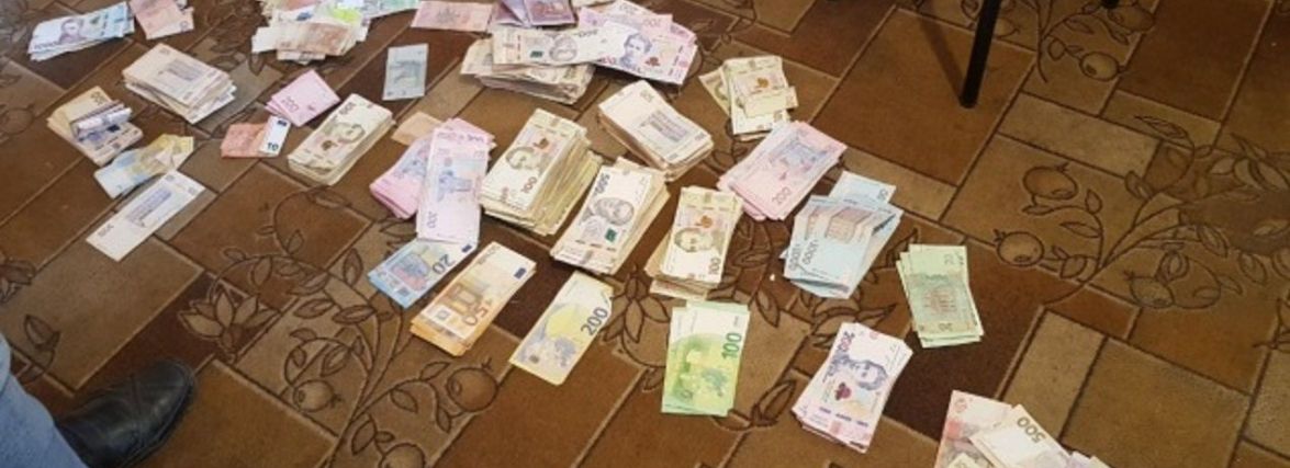 Година послуг вартувала 1600 гривень: на Тернопільщині затримали сутенерку