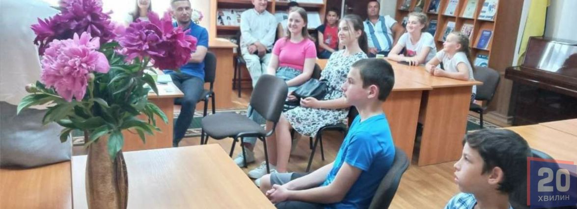 Навчать ідеальної української! В обласній бібліотеці працює розмовний клуб для переселенців