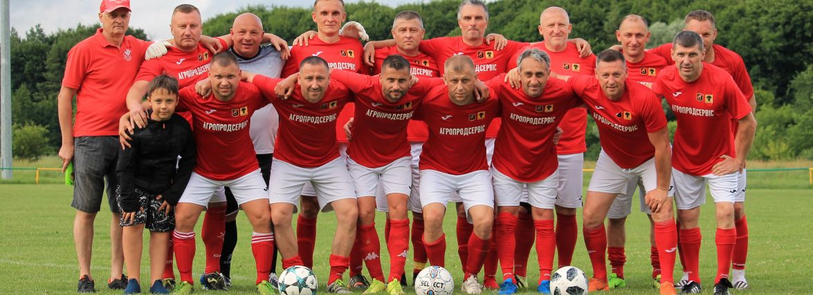 Ветерани футболу Тернопільщини та Хмельниччини зіграють матч задля допомоги війську