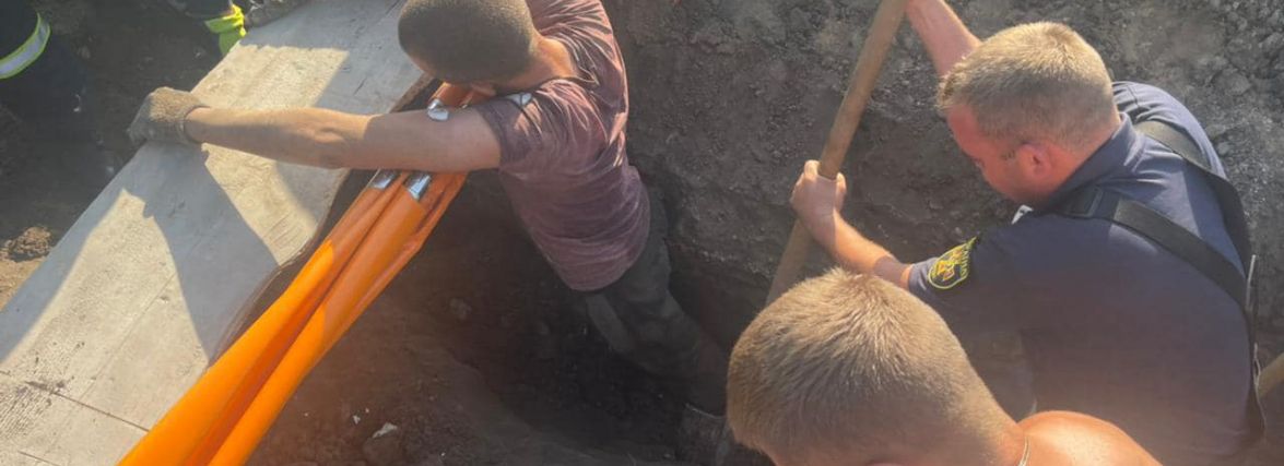 У селі біля Тернополя землею присипало чоловіка