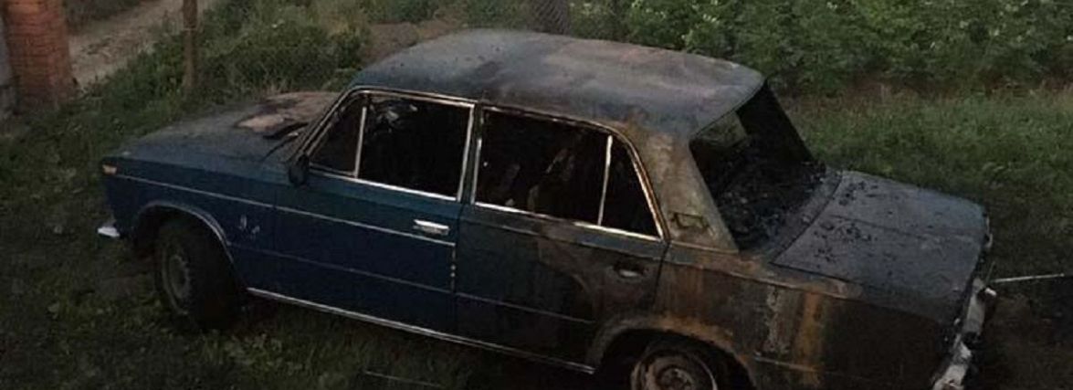 У Тернополі чоловіку спалили авто, бо він не погодився залишити дівчину