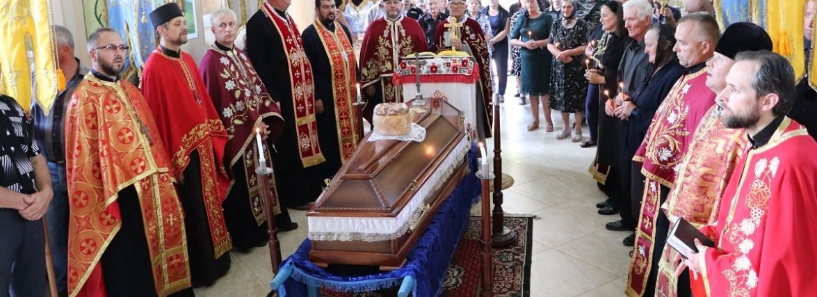 Молились всім селом, аби Бог врятував після поранення. Тернопільщина попрощалась з Юрієм Боднарчуком