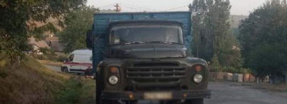 Трагедія на Тернопільщині: з вантажівки випали двоє чоловіків. Один з них загинув на місці