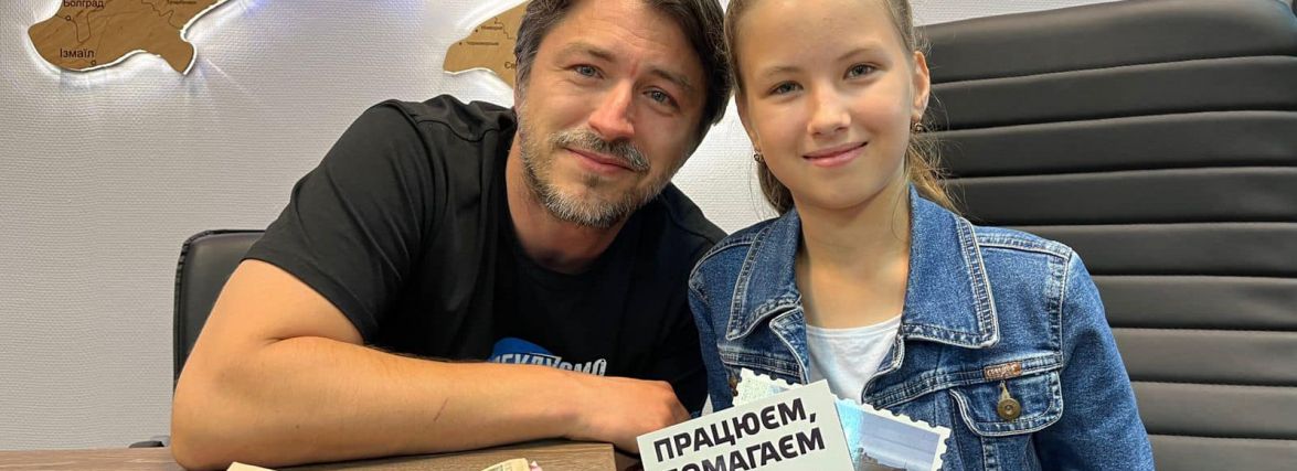 Програли всі хто з нею грав: 10-річна чемпіонка з шашок передала у фонд Притули 21 тисячу гривень