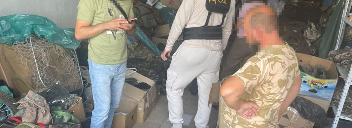 Військовий одяг, продукти, медикаменти: на Тернопільщині чоловіки продавала гуманітарну допомогу для ЗСУ