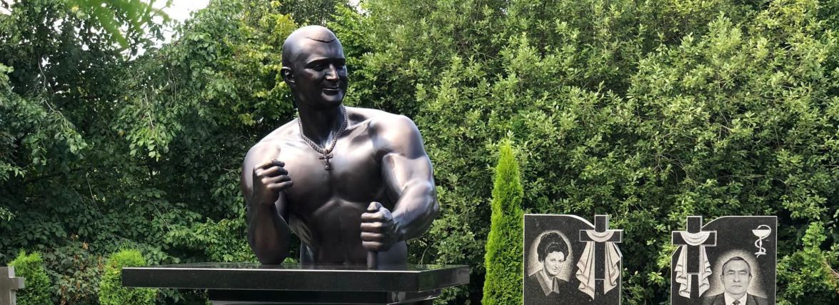 У Кременці встановили гранітовий пам'ятник майстру спорту України Андрію Пушкарю