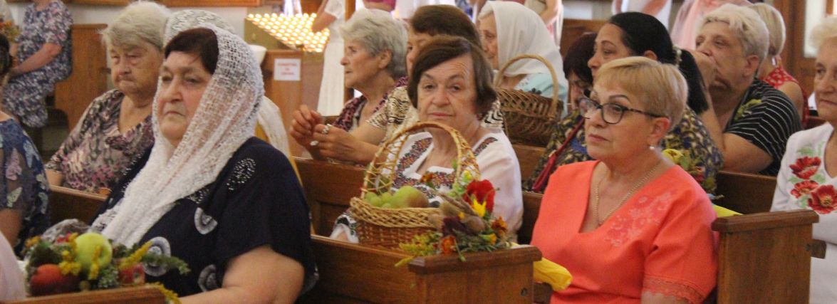 Як тернополяни на Спаса квіти та фрукти святили: шукайте себе та знайомих на фото! (РЕПОРТАЖ)