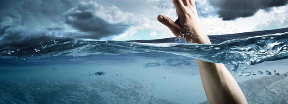 Зайшов у воду, щоб дістати рибу та не повернувся на берег: на Шумщині втопився рибалка