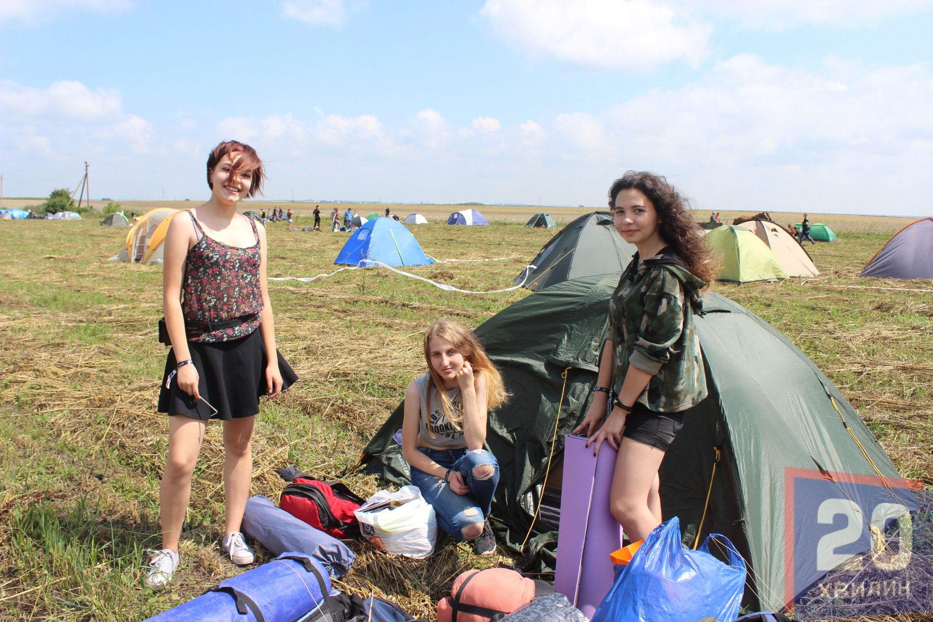 17-річні тернополянки Марта, Даша та Юля приїхали на фестиваль, щоб послухати гурти “Один в каное” та “ Карну”, а також просто весело провести час. Дівчата житимуть чотири дня у наметах.