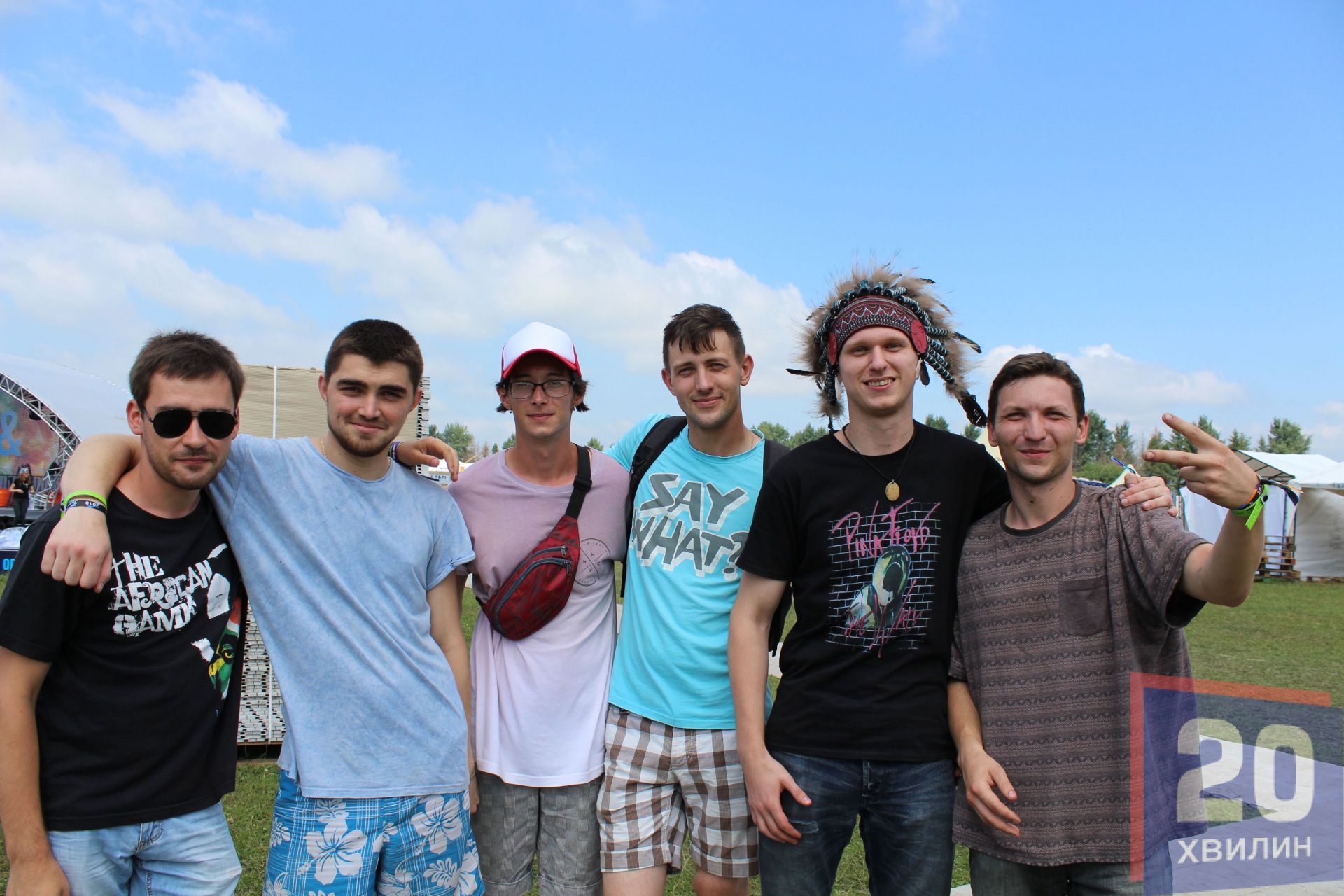 Компанія юнаків з Житомира очікує невтомних веселощів.