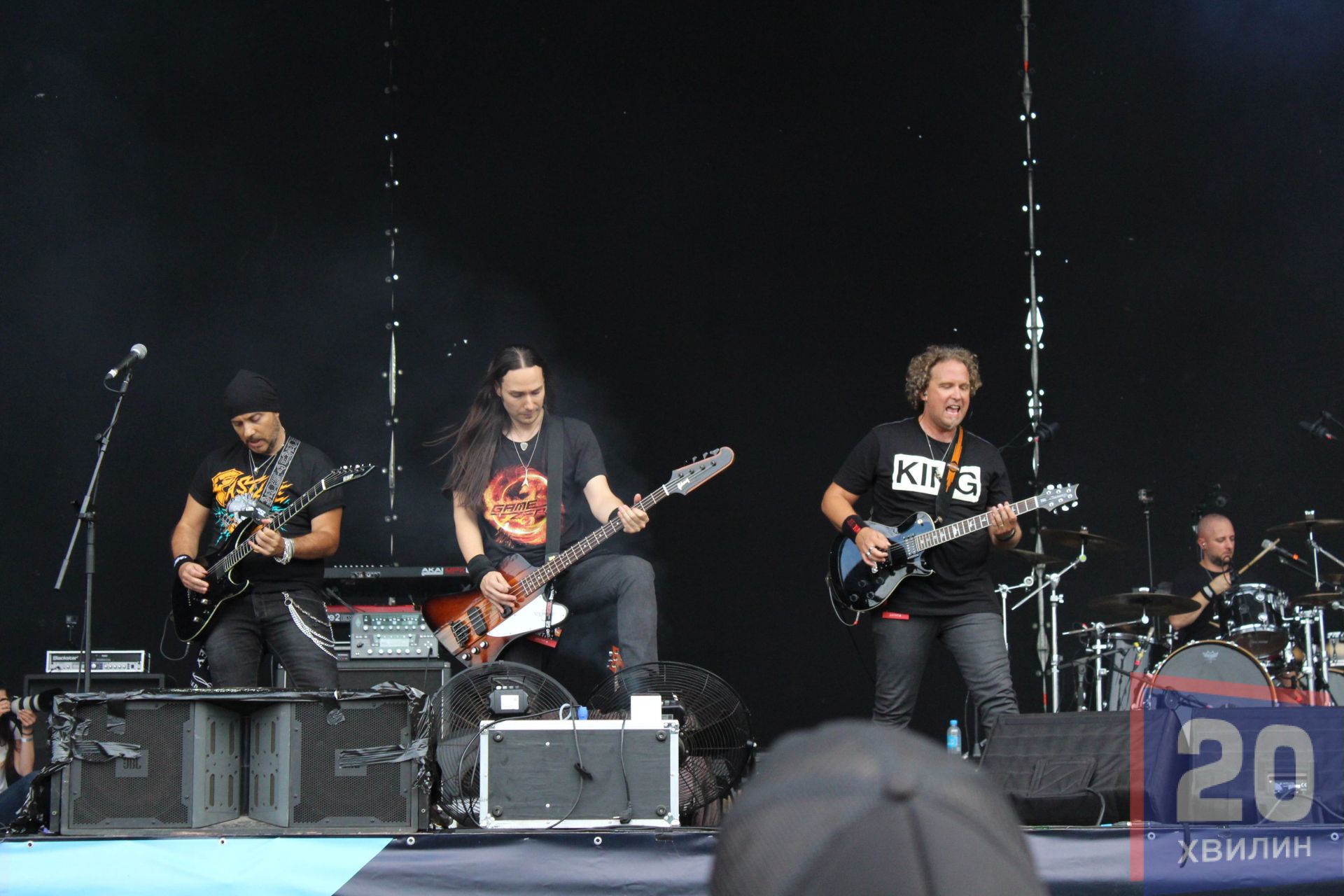 Виступи на DARK STAGE відкрила група “Satrias”. Любителі екстремальної важкої музики відривались та слемились під треки, зрозумілі тільки справжнім фанатам.