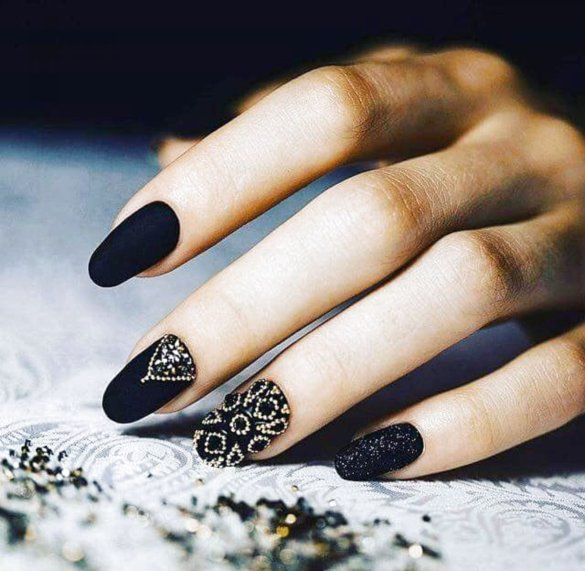 Дизайн красивых элегантных ногтей. Блэк Неилс. Черные ногти. Красивый черный маникюр. Стильный маникюр.