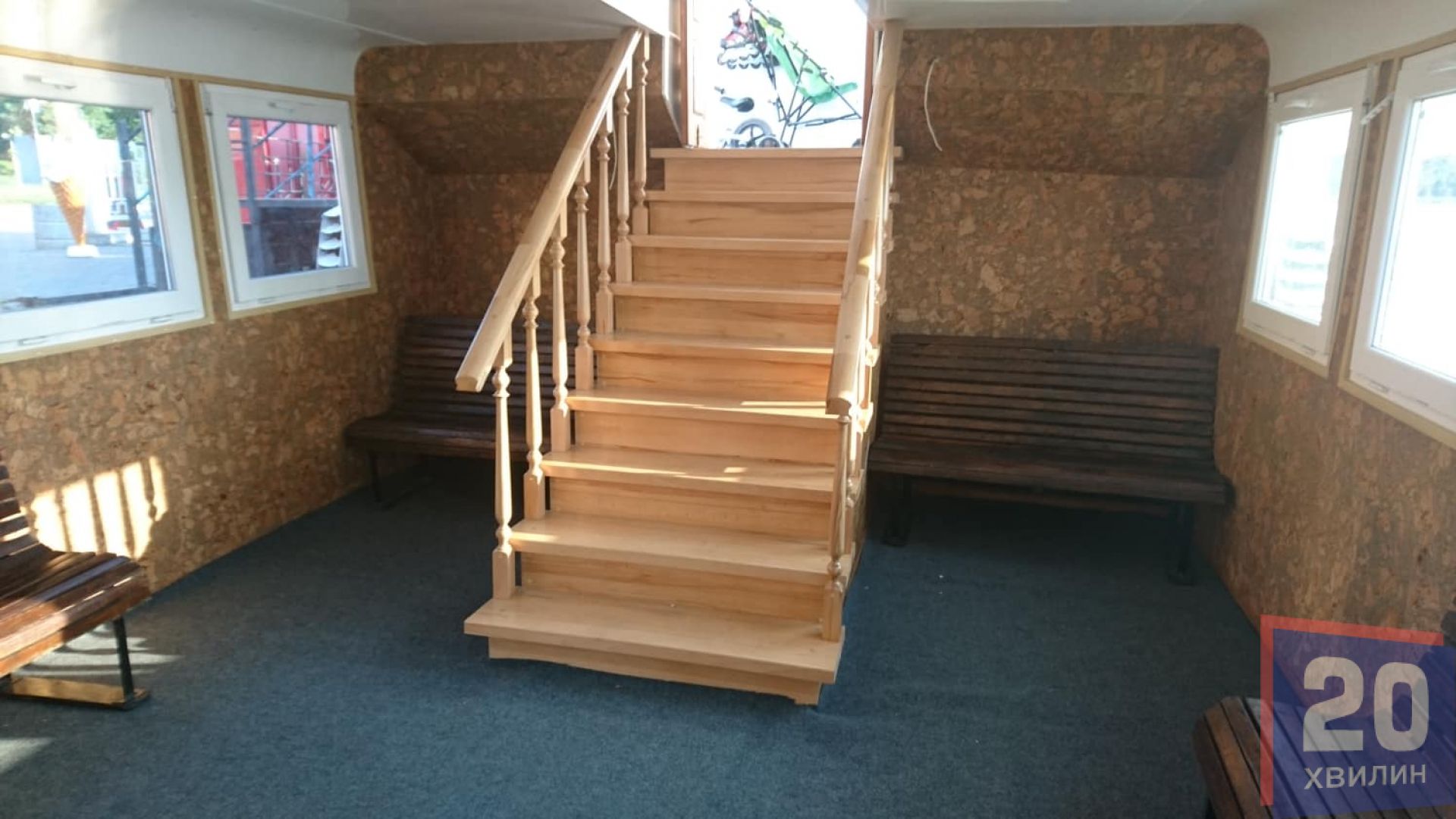 Також зробили нові трапи або, як їх ще називають, сходні в салон