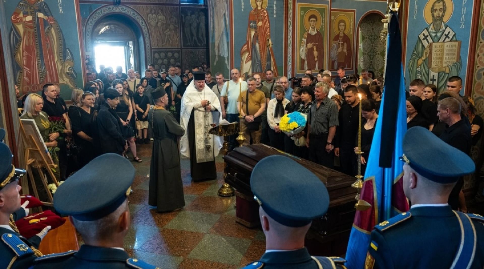 Ціною життя врятував інших.... У Києві попрощалися з пілотом F-16 Максимом Устименком