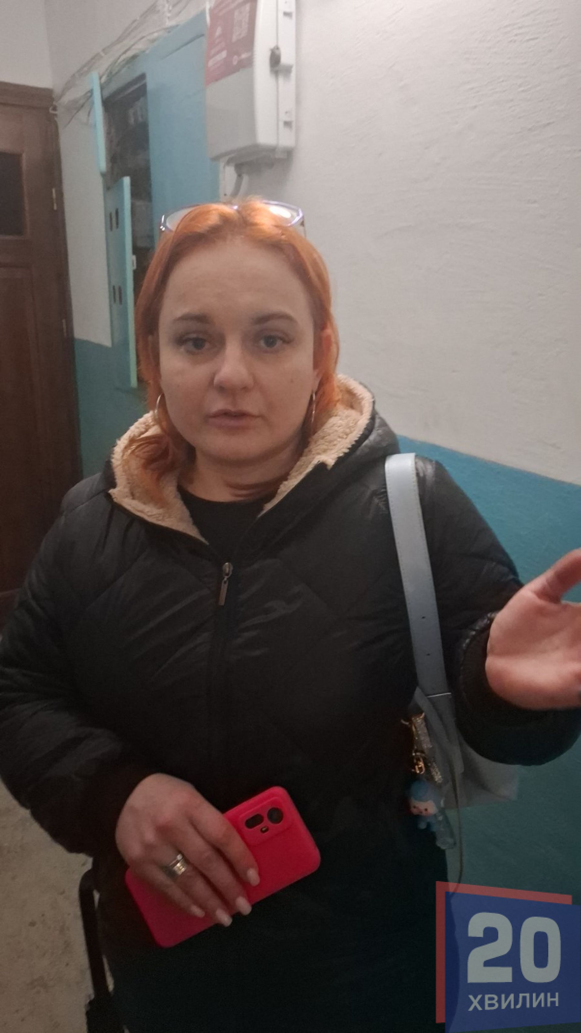 «Бруківку поруч з домом кладуть, а ми мерзнемо»: будинок на Стуса, 10 досі без вікон