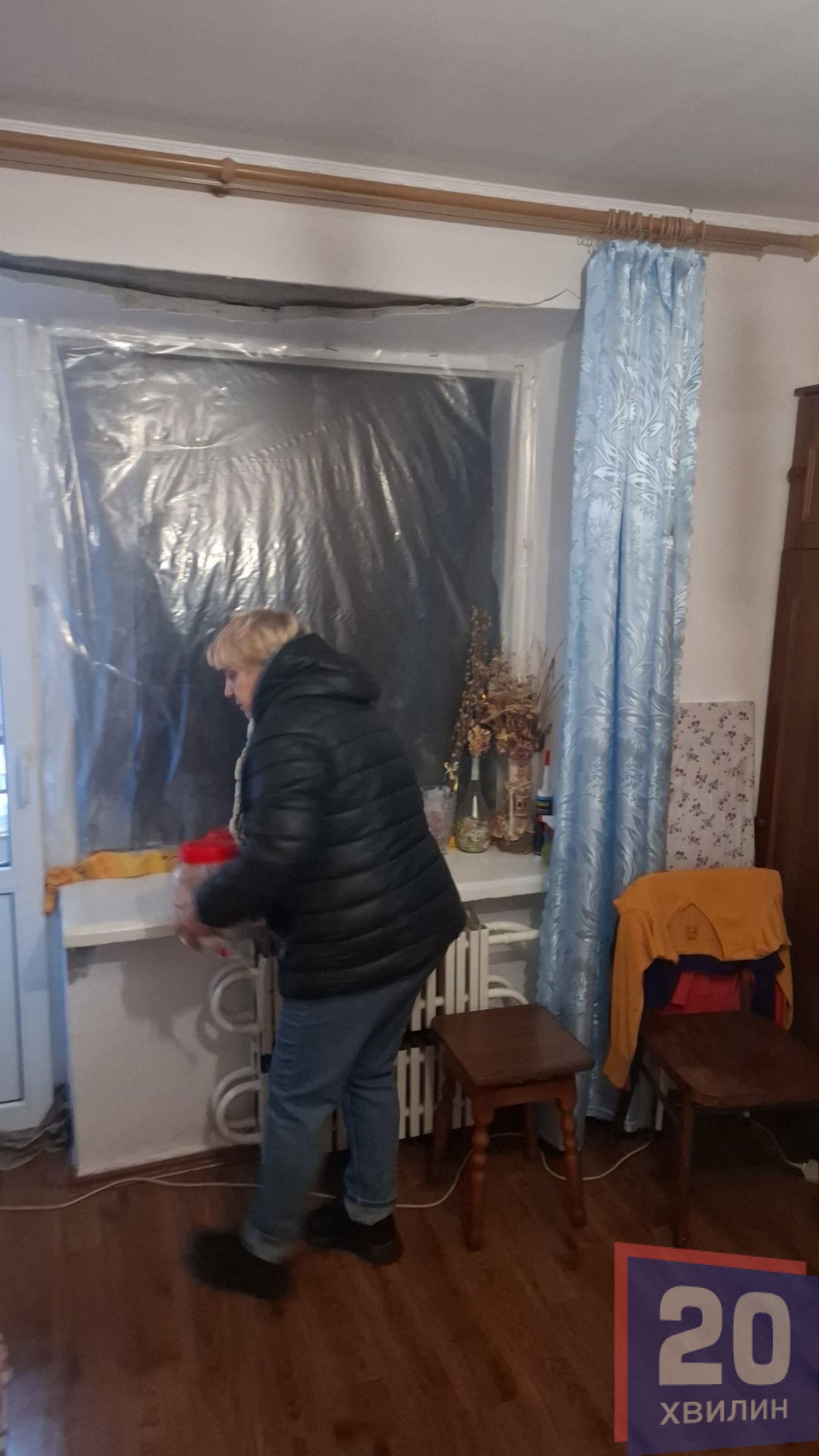 «Бруківку поруч з домом кладуть, а ми мерзнемо»: будинок на Стуса, 10 досі без вікон