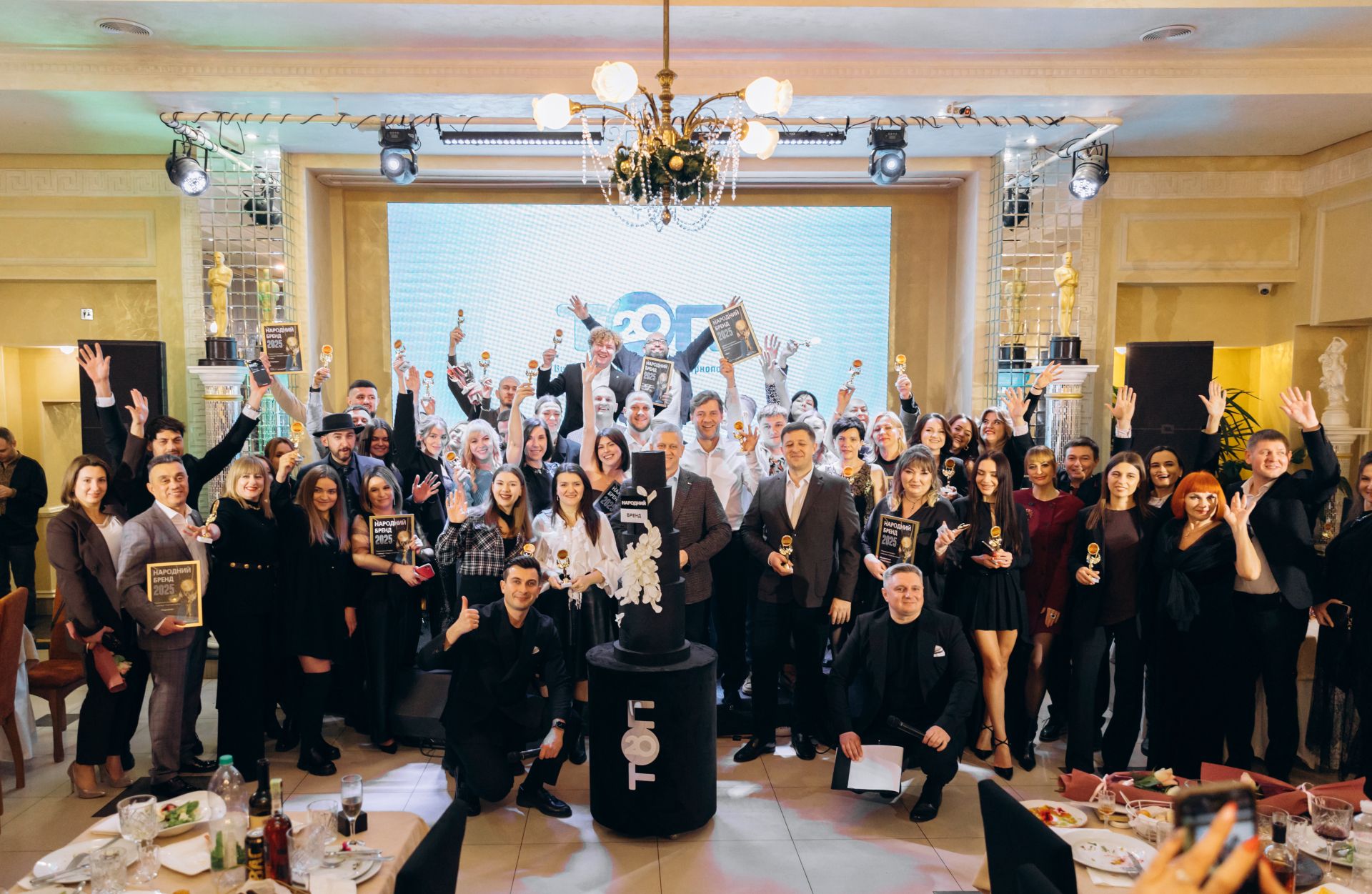 Люди, які розвивають країну та підтримують ЗСУ: головне з церемонії нагородження «Народний бренд-2025»