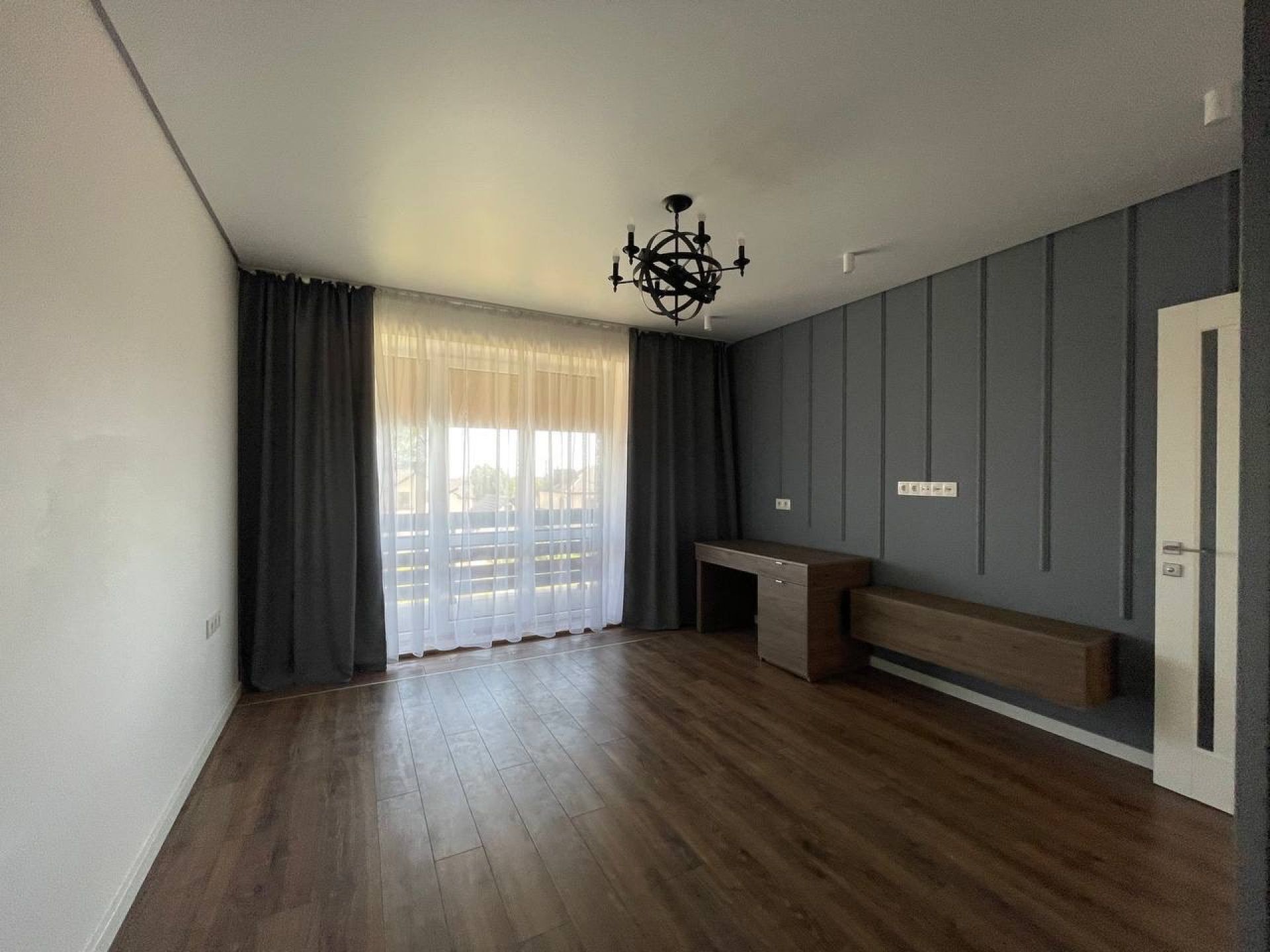 Котеджс.Байківці ,
2 пов.,151 м2 ,кухня- студія 35 м2,3 спальні ,гараж, 3 сот.землі.

168 000 у.о.