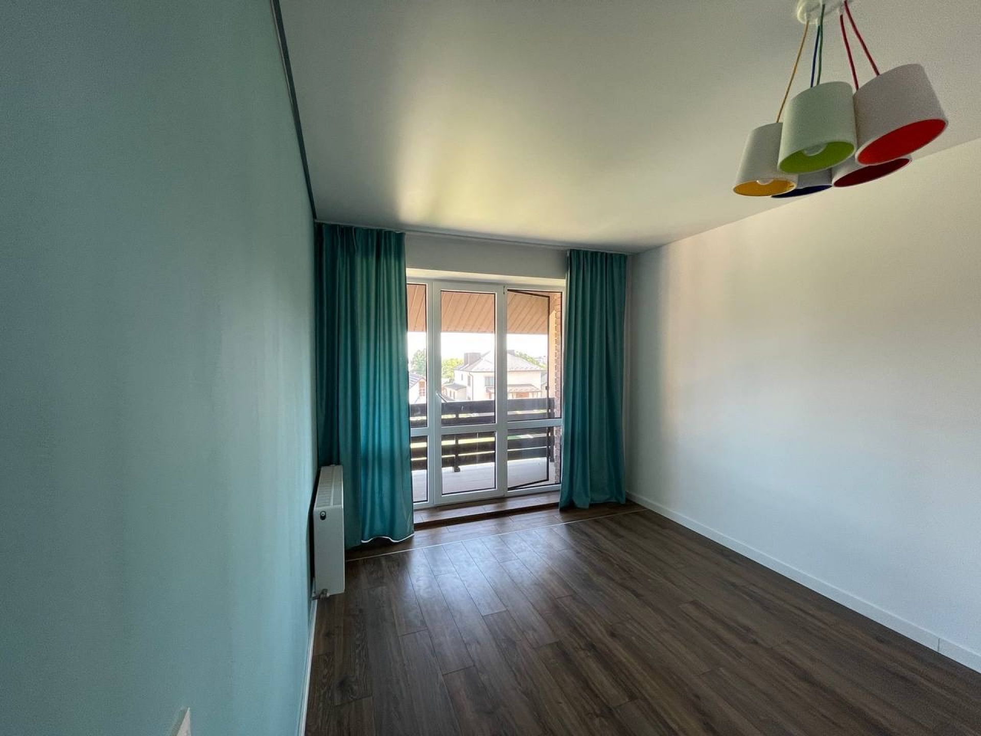 Котеджс.Байківці ,
2 пов.,151 м2 ,кухня- студія 35 м2,3 спальні ,гараж, 3 сот.землі.

168 000 у.о.