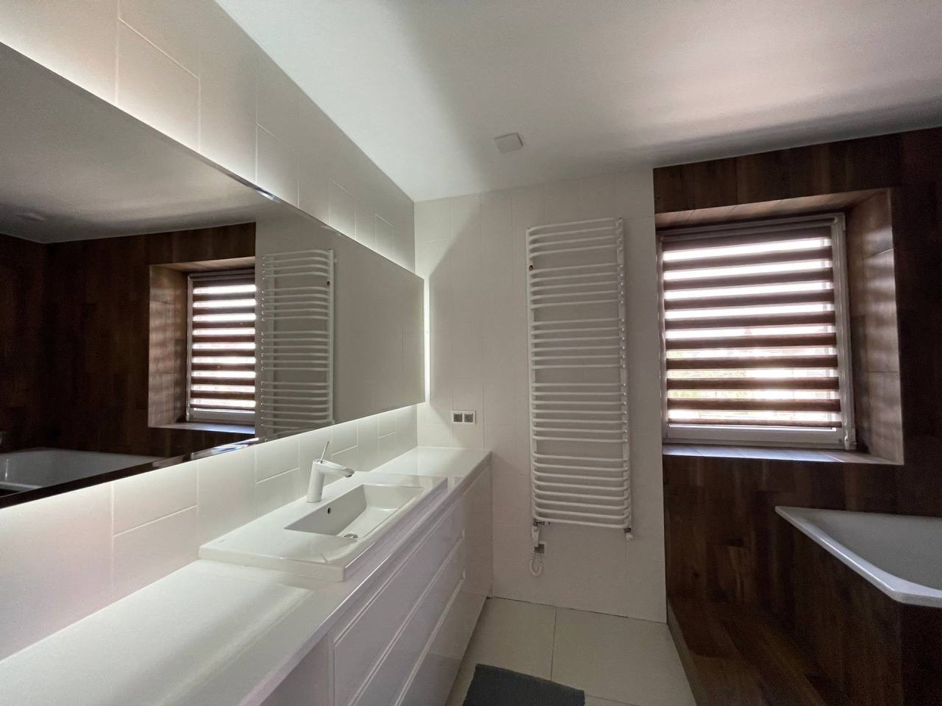 Котеджс.Байківці ,
2 пов.,151 м2 ,кухня- студія 35 м2,3 спальні ,гараж, 3 сот.землі.

168 000 у.о.