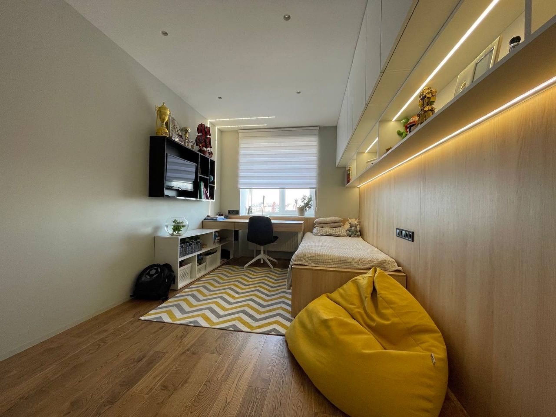 3 кім.кв. ЖК “Енергія”
93 м2, меблі техніка,диз.ремонт, тераса, парковка. 155000у.о.