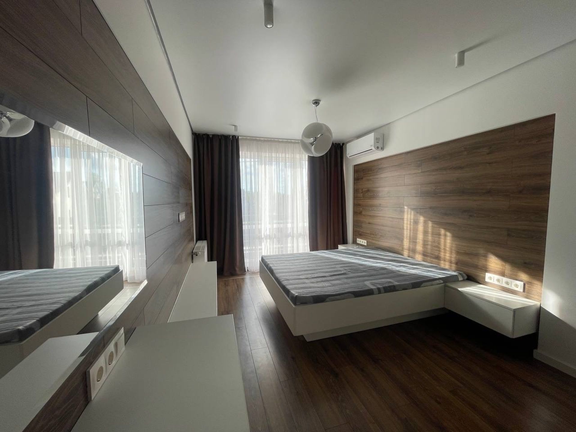 Котеджс.Байківці ,
2 пов.,151 м2 ,кухня- студія 35 м2,3 спальні ,гараж, 3 сот.землі.

168 000 у.о.