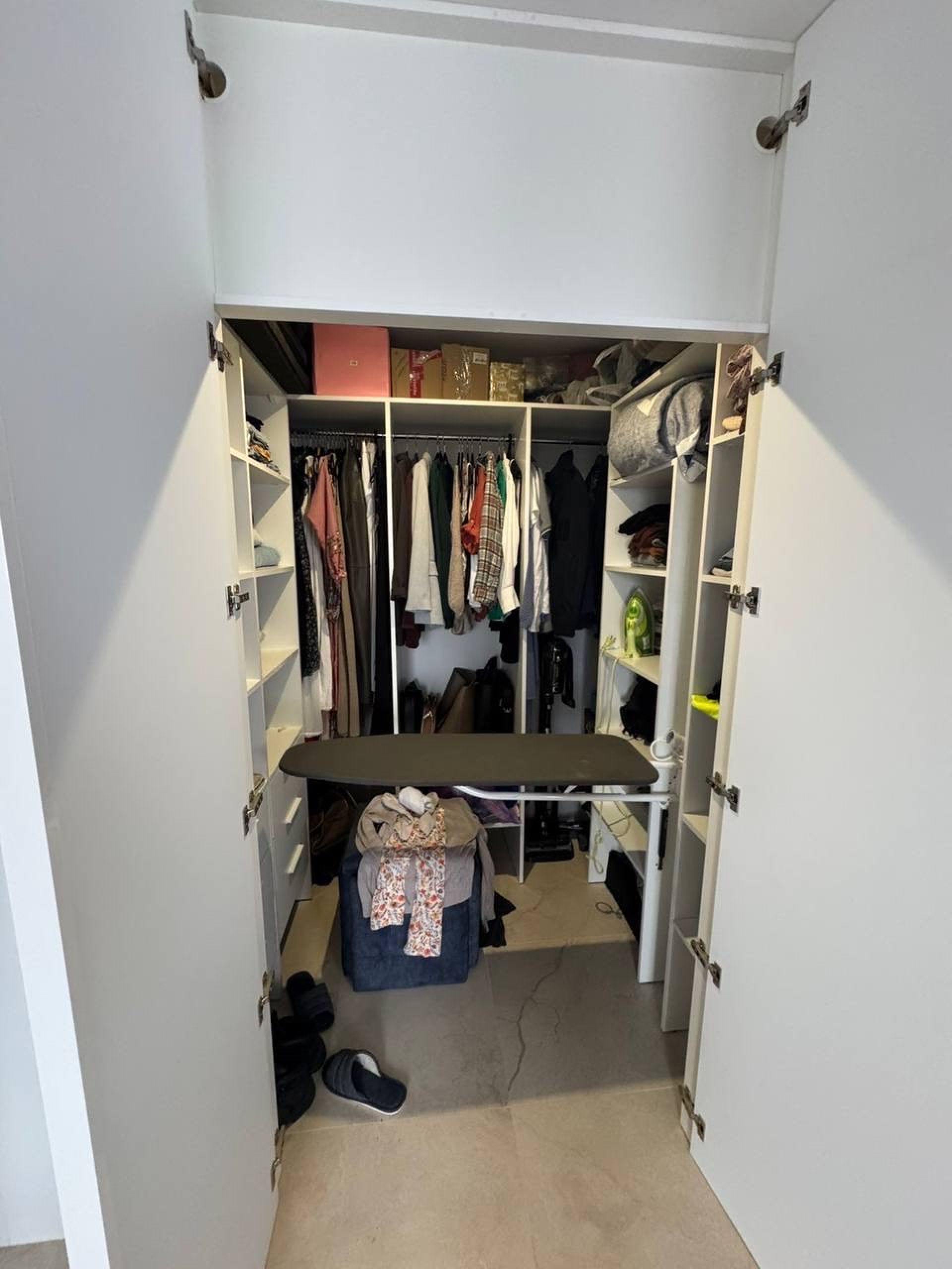 3 кім.кв. ЖК “Енергія”
93 м2, меблі техніка,диз.ремонт, тераса, парковка. 155000у.о.