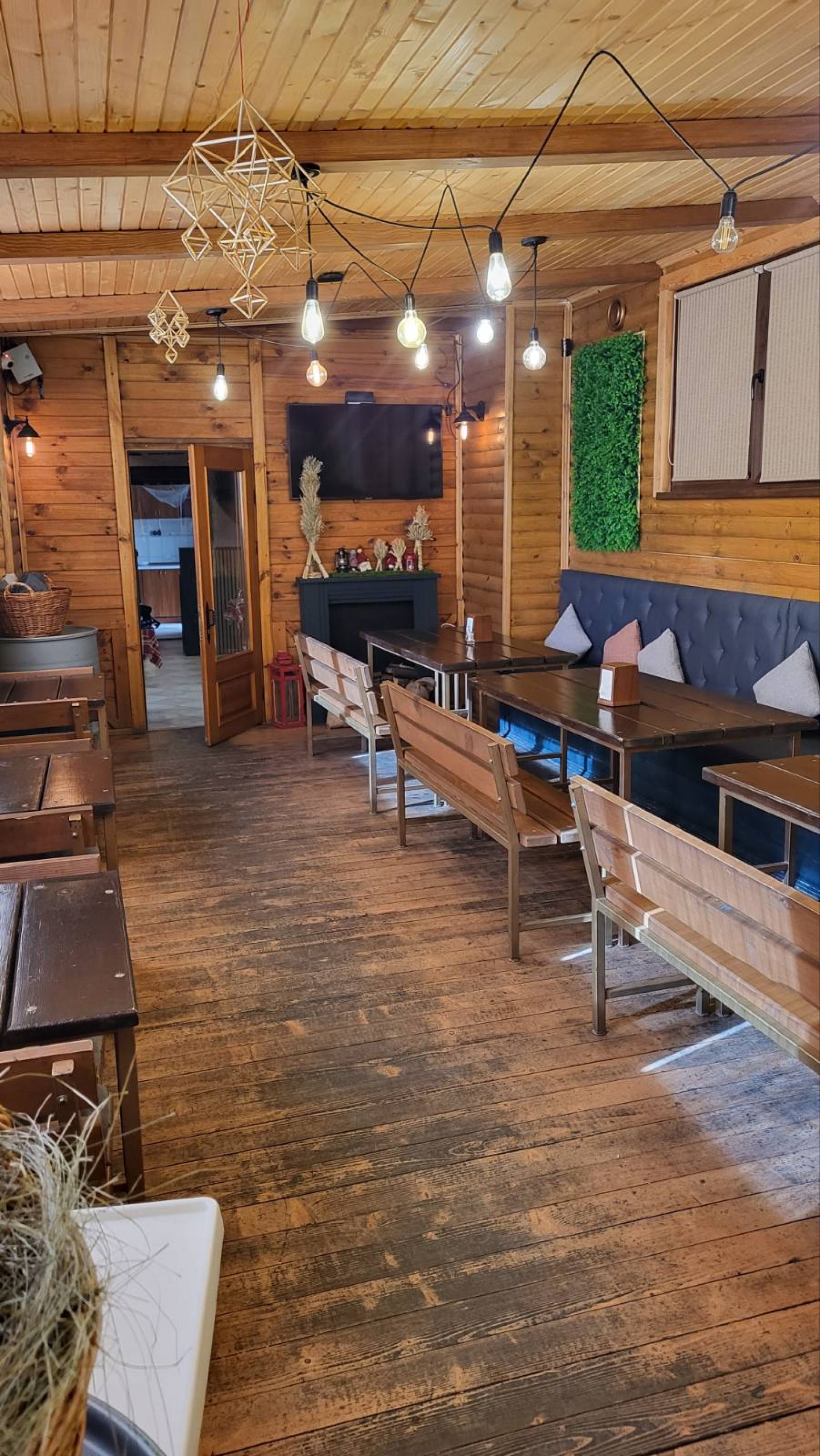 Продаж комерційного приміщення площа 98 м²,  вул. Шпитальна,4