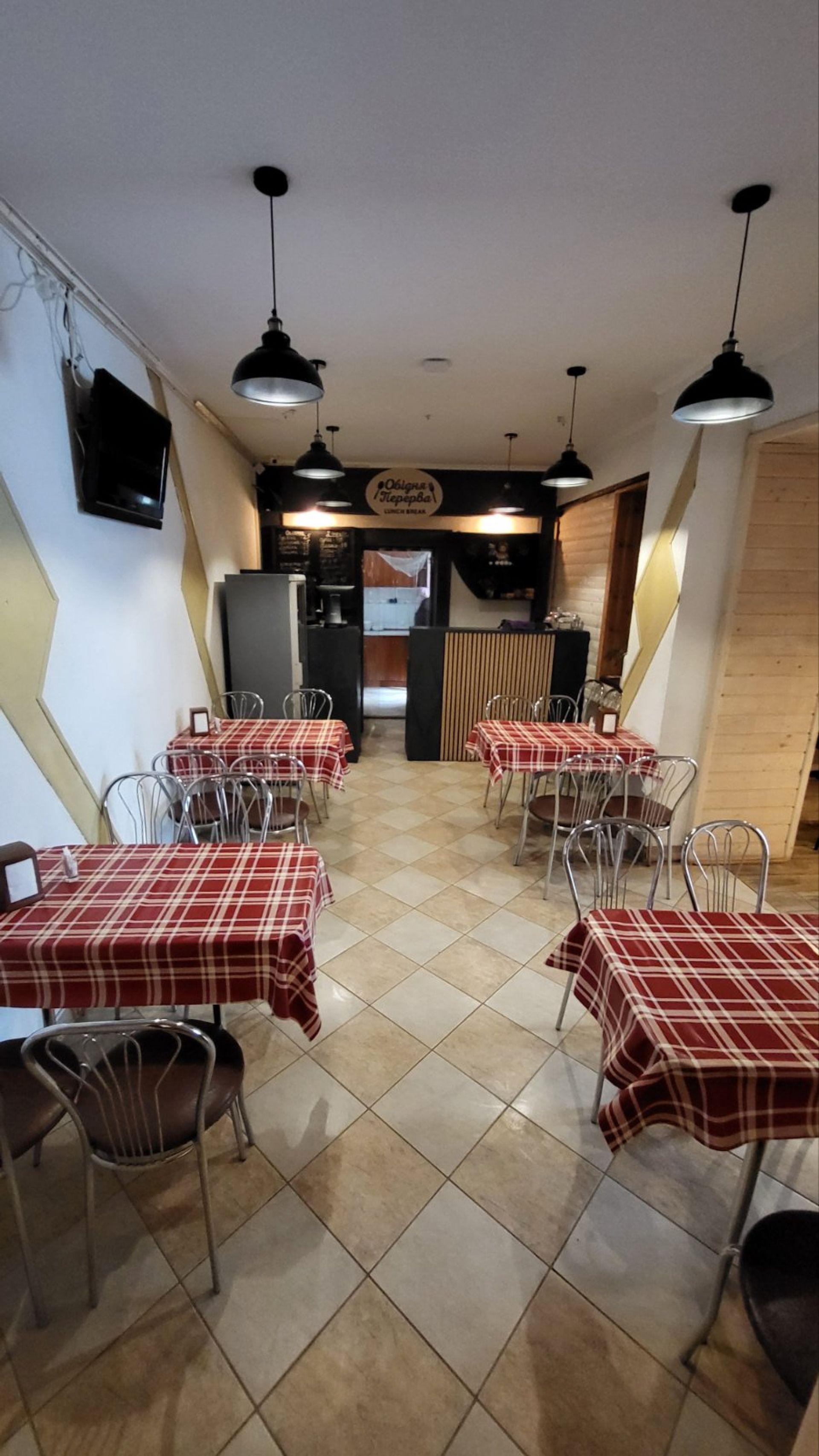 Продаж комерційного приміщення площа 98 м²,  вул. Шпитальна,4