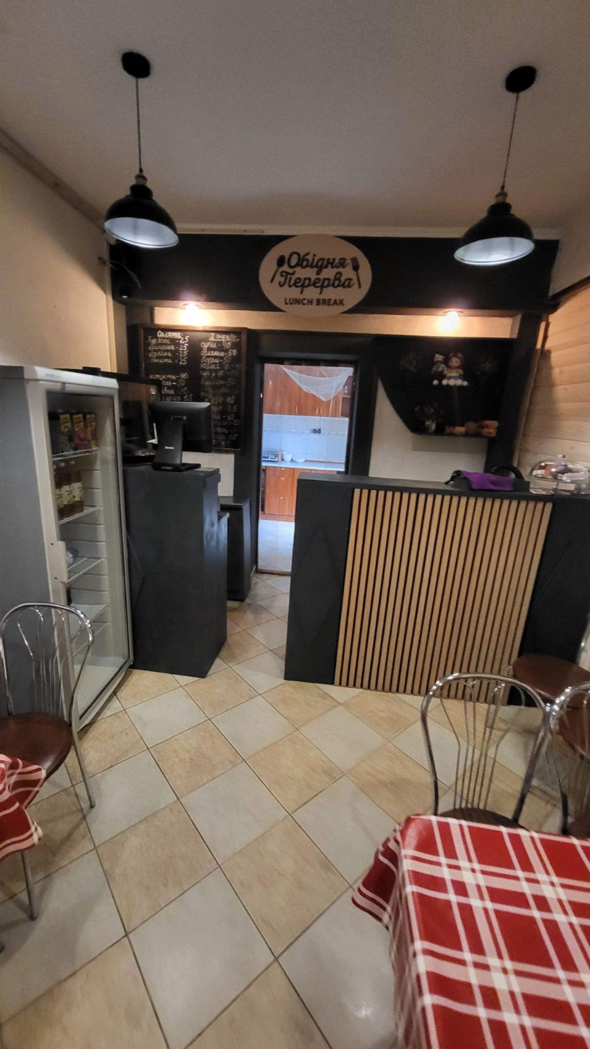 Продаж комерційного приміщення площа 98 м²,  вул. Шпитальна,4