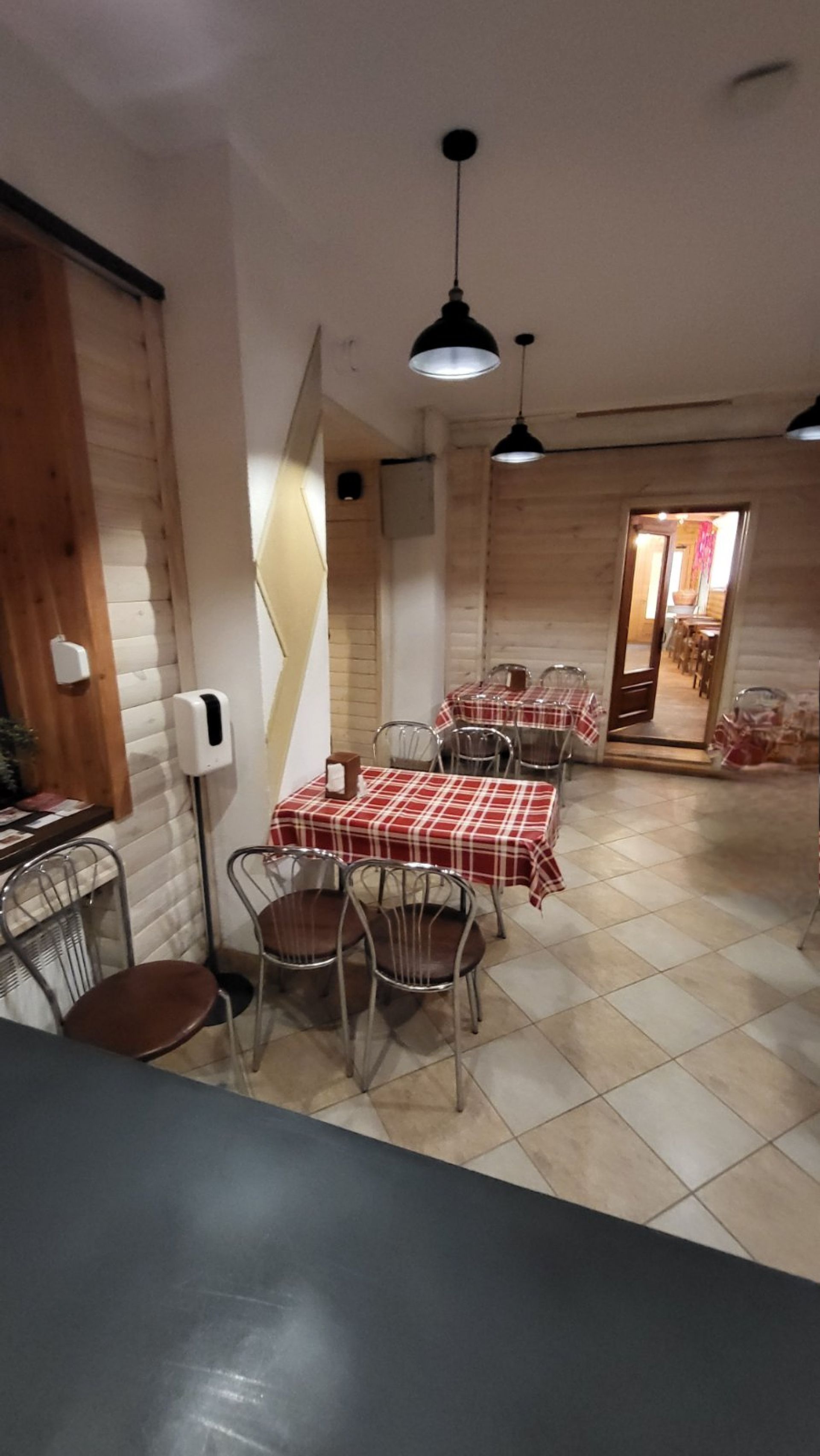 Продаж комерційного приміщення площа 98 м²,  вул. Шпитальна,4