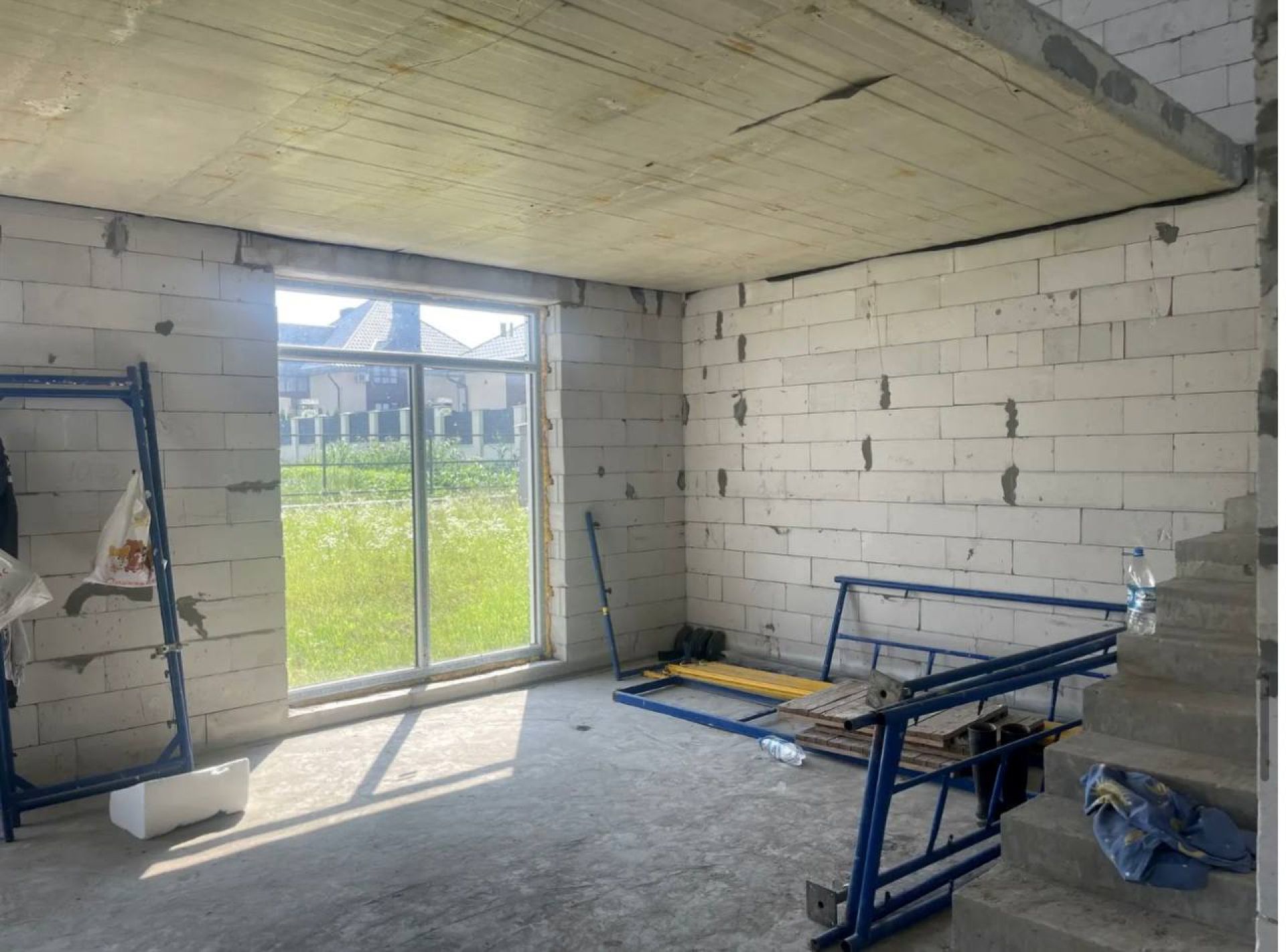 Дуплекс В.Гаї вул.Січових Стрільців 2 пов.160м2,усі комунікації підведені .4 сотих.Ціна 70 000$