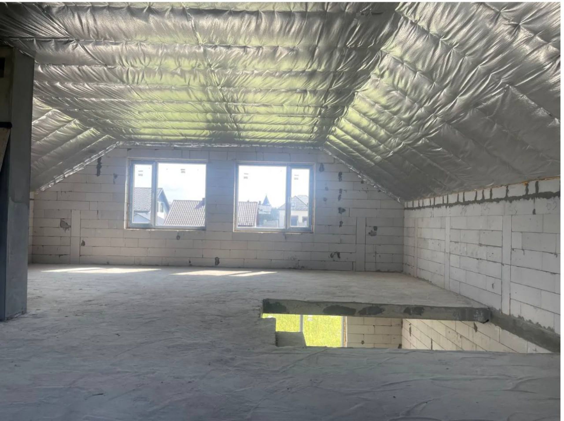 Дуплекс В.Гаї вул.Січових Стрільців 2 пов.160м2,усі комунікації підведені .4 сотих.Ціна 70 000$