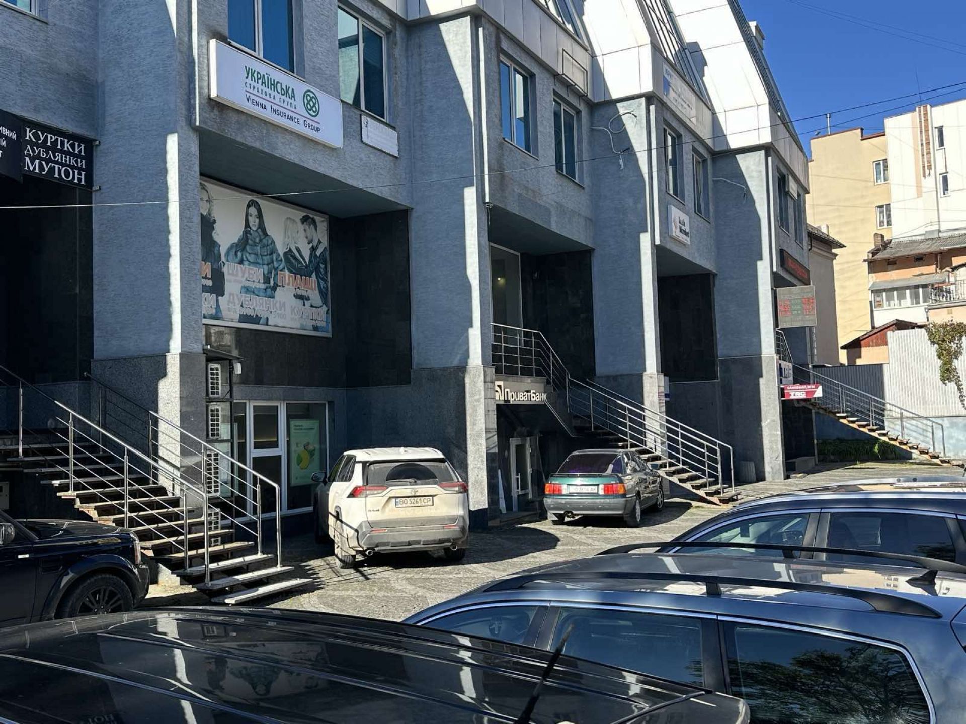 Продаж комерційного приміщення 67 м². Центр міста, найбільш прохідне місце, дає пасивний дохід 43 000 грн в місяць!