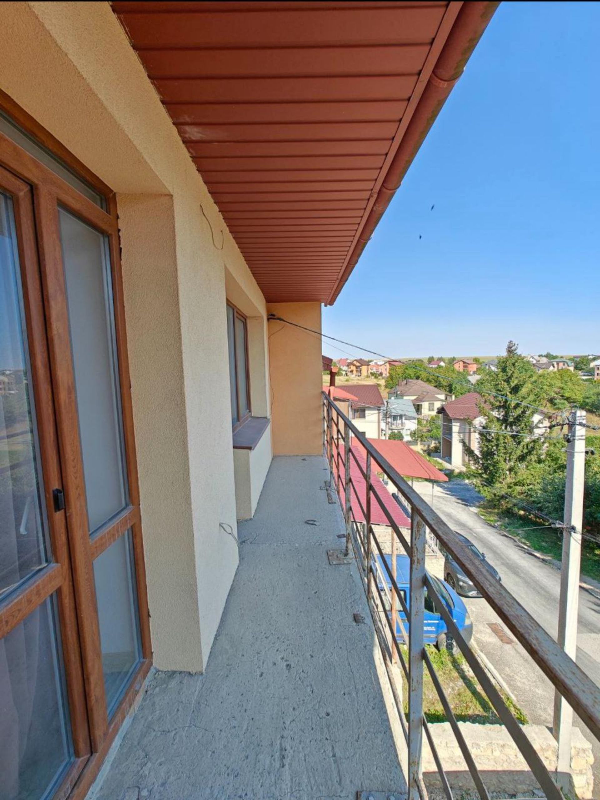 Подається таунхаус 185 м², 500 м до ТРЦ Подолян, 3 окремі спальні, є гараж,1 сот.землі. Ціна 5 046 000  грн (еквівалент $ 116 000 за курсом на день оплати). Тел. 098 531 47 88