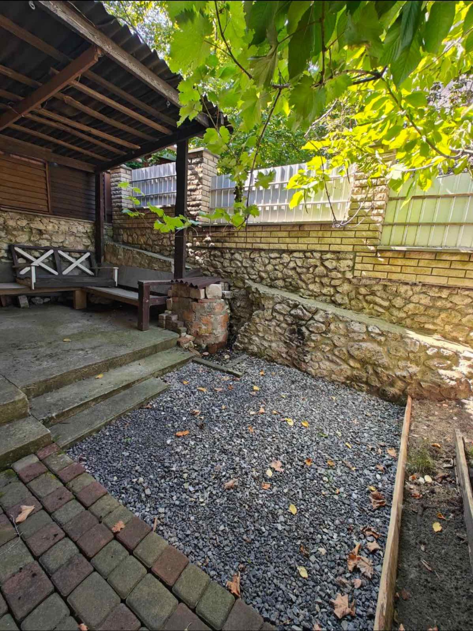 Подається таунхаус 185 м², 500 м до ТРЦ Подолян, 3 окремі спальні, є гараж,1 сот.землі. Ціна 5 046 000  грн (еквівалент $ 116 000 за курсом на день оплати). Тел. 098 531 47 88