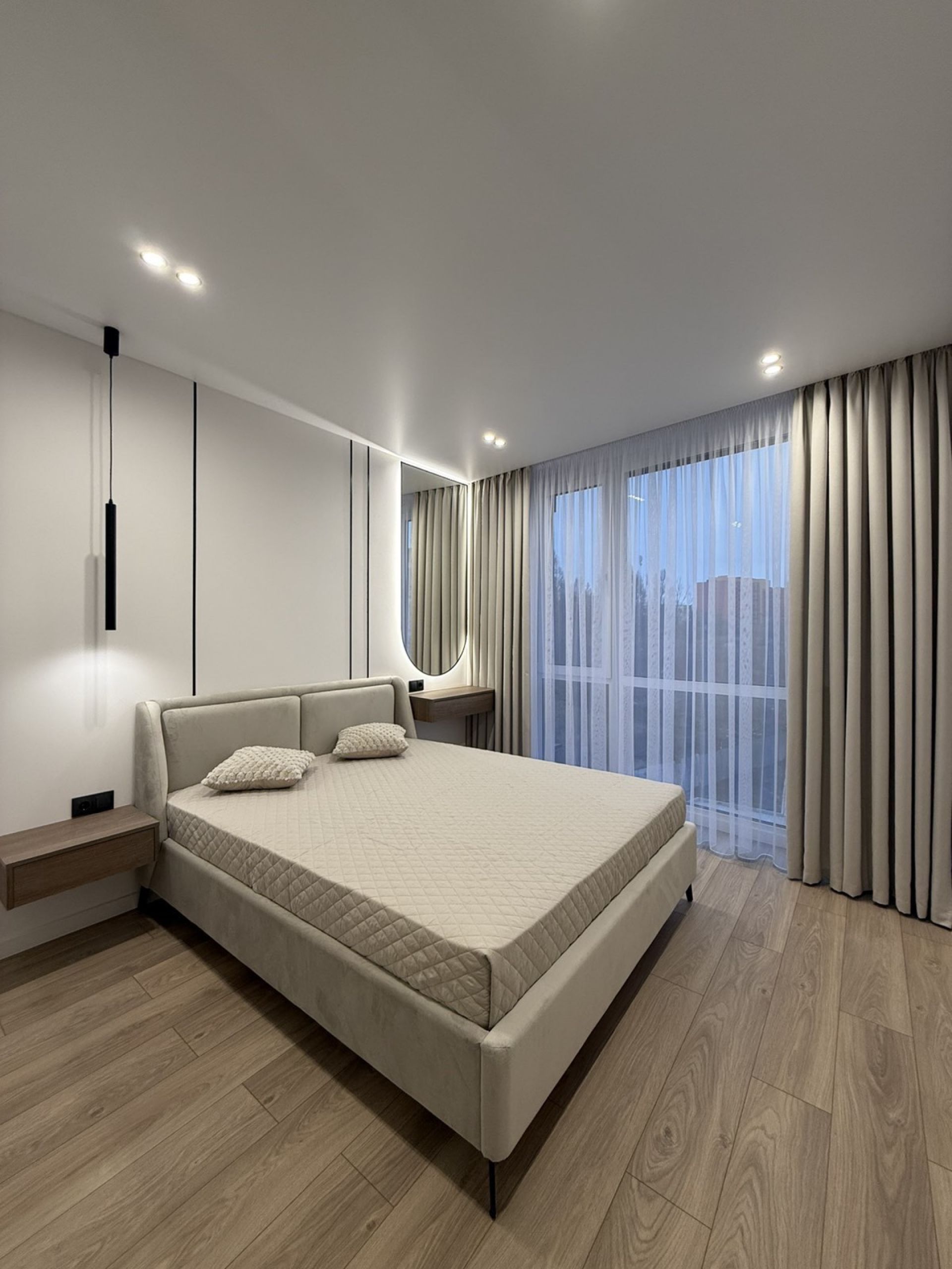 Продається 1-3 кім. 47 м², 3 поверх, високоякісний  ремонт. Елітне житло. Ціна 2 942 000 грн (еквівалент $ 68 000 за курсом на день оплати)