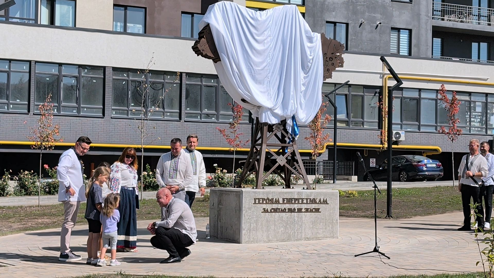Подарунок місту до Дня Незалежності: у Тернополі відкрили Сквер енергетиків. (новини компаній)