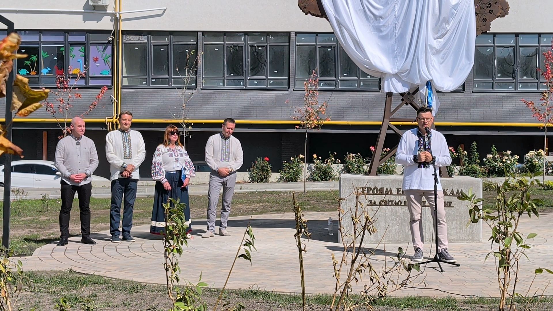 Подарунок місту до Дня Незалежності: у Тернополі відкрили Сквер енергетиків. (новини компаній)
