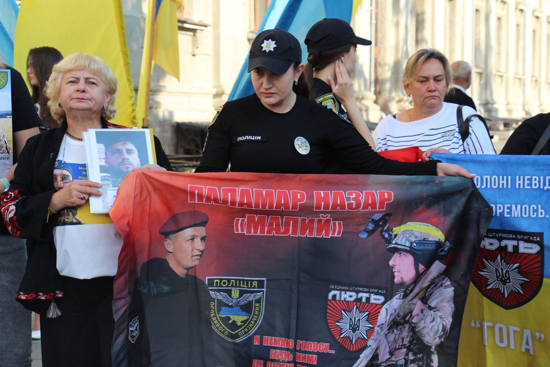 «Голоси, що чекають»: у Тернополі відбулася поетична акція на підтримку родин полонених та зниклих безвісти Захисників