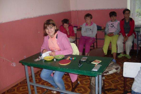 У Петриківському обласному комунальному дитячому будинку-інтернаті живуть тільки дівчата, причому дітьми називають навіть тих, кому виповнилося 35 років