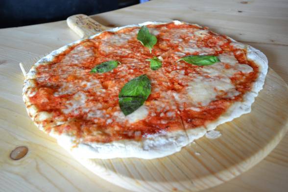 Ця піца — класичний рецепт від італійського кухаря з Неаполя Джанлуки Батішта