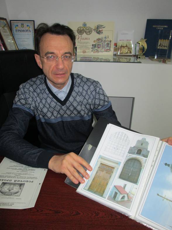 – Хоча браму Збаразького замку сприймають як автентичну, її створили у 1990-х, – каже Юрій Вербовецький
