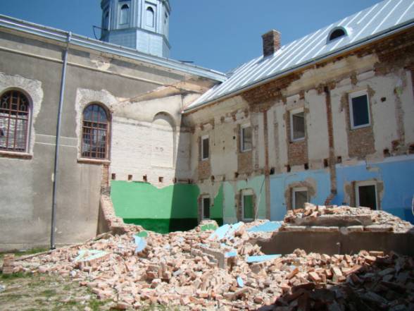 Монастир у Краснопущі: розібрана добудова, що псувала вигляд пам'ятки