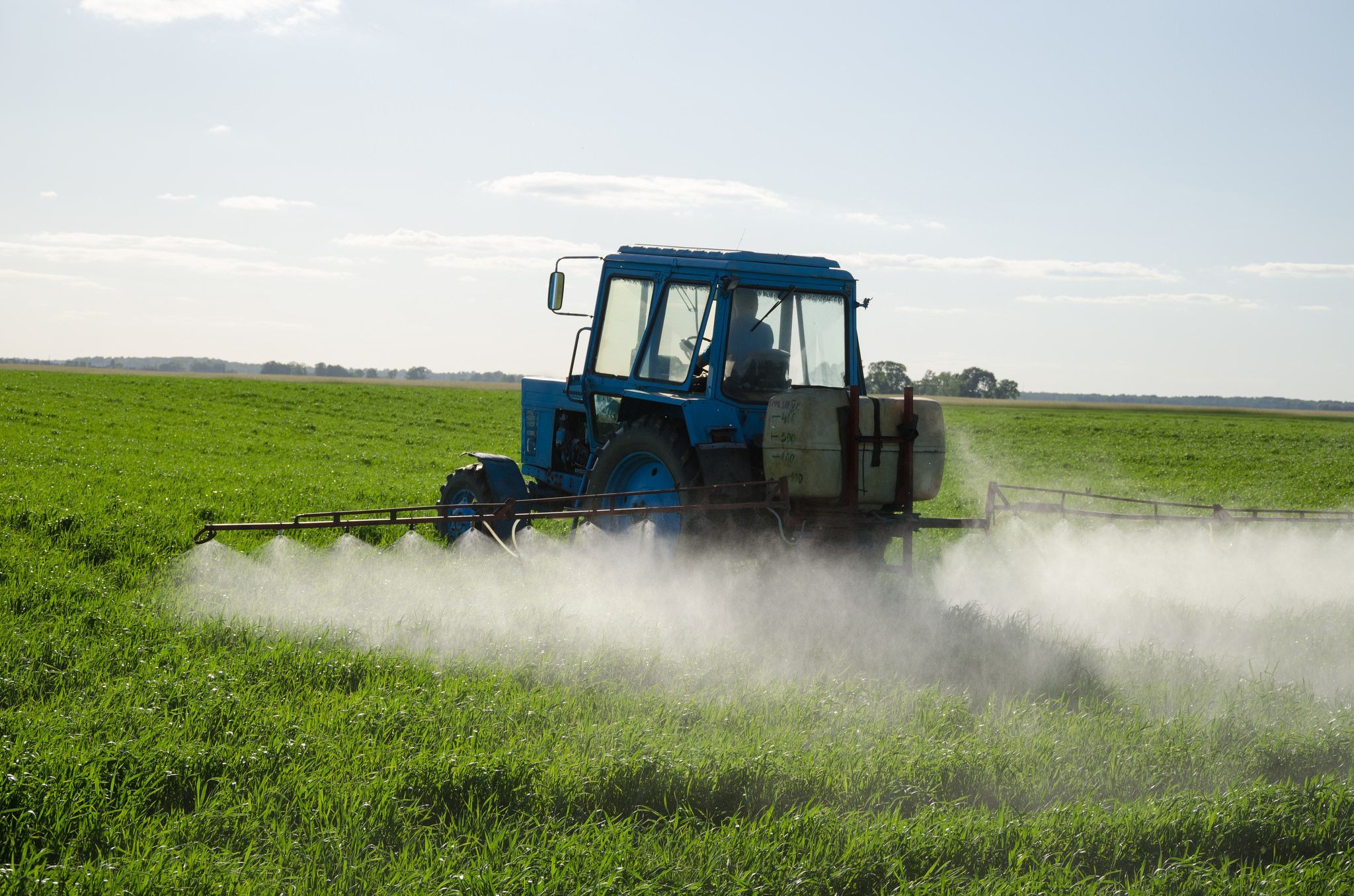 Сезон пестицидів: що робити, якщо поле обробляють хімікатами без  попередження : 25:04:2019 - 20 хвилин Тернопіль