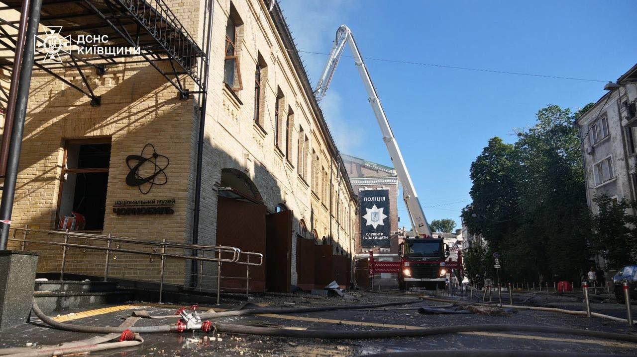 росія вдарила ракетами та безпілотниками по всіх районах Києва