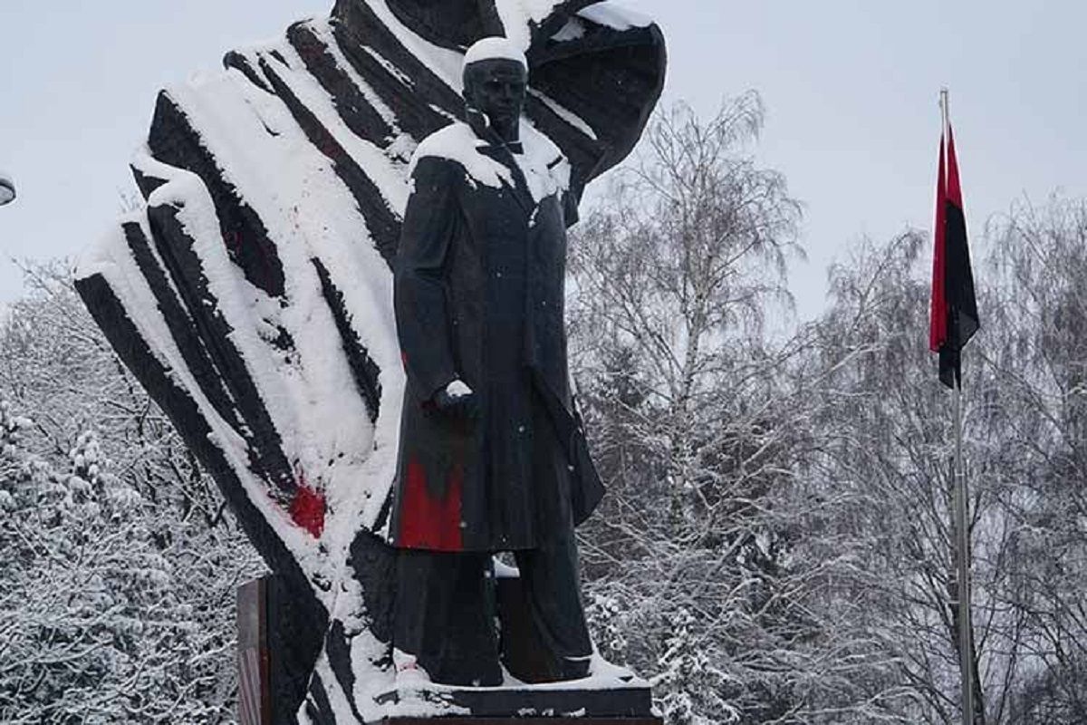 памятник бандеровцам в польше