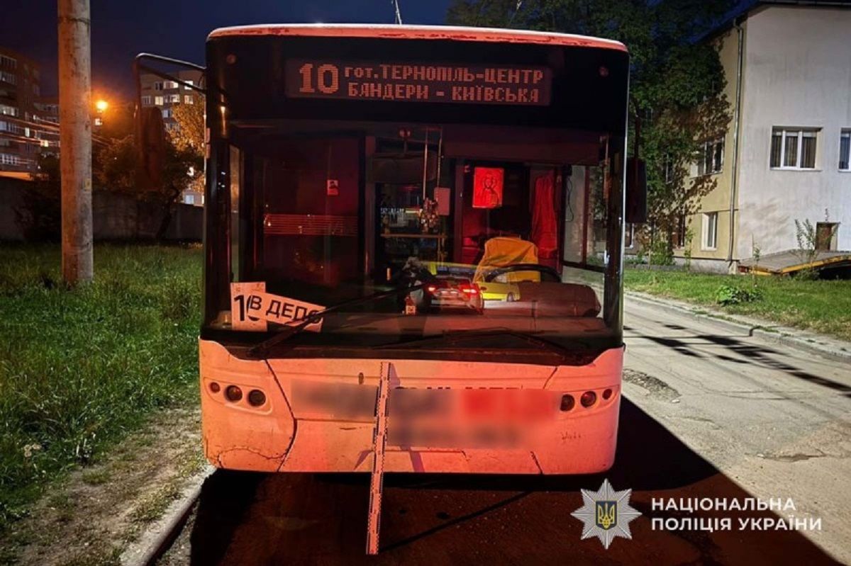 Під час екстреного гальмування тролейбуса травмувалася жінка